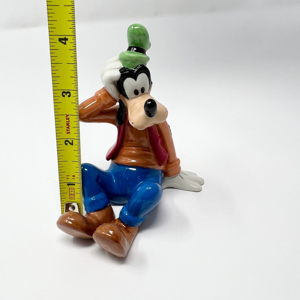 Disney Goofy Ceramic Figurine Sitting Puzzled Pose Glossy Porcelain Multicolor - Picture 7 of 7